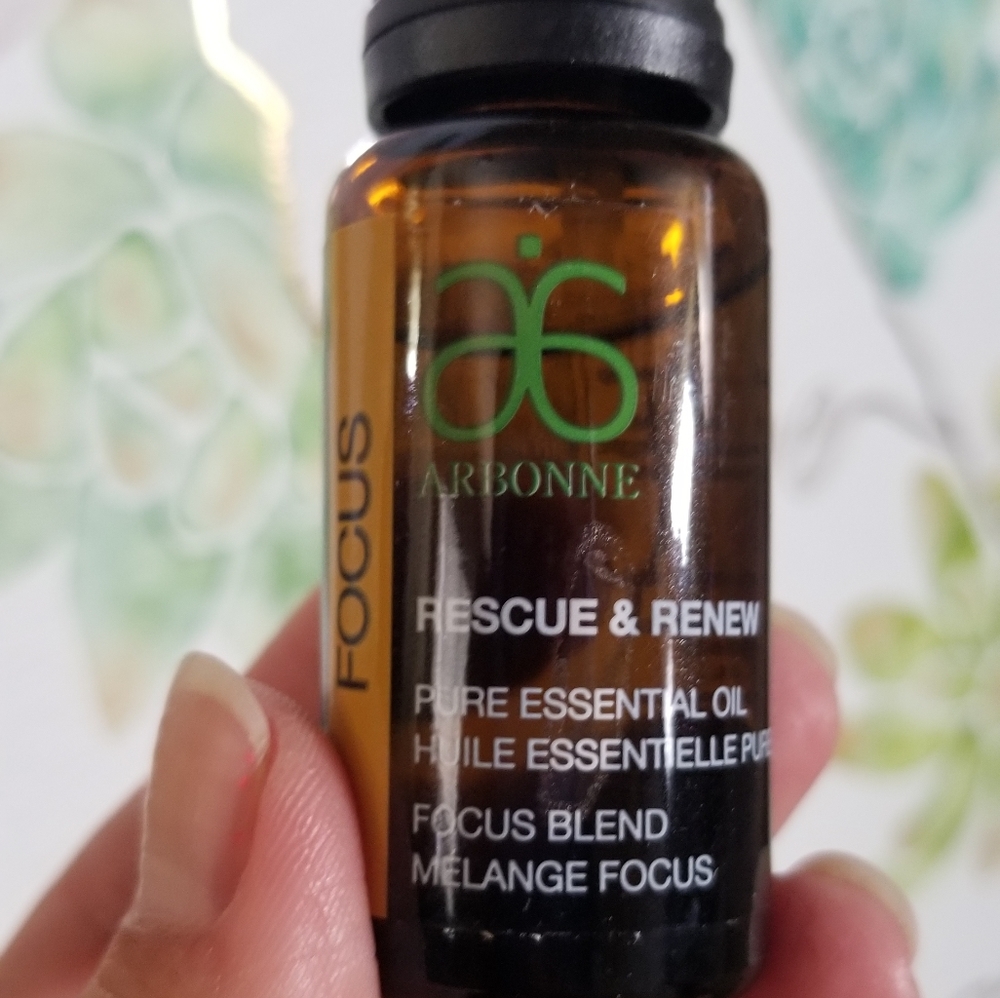 Arbonne Rescue and Renew Focus essential oil